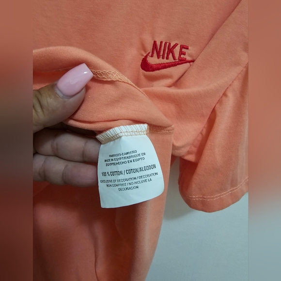 NWOT NIKE CROP TSHIRT WOMEN SIZE XL - Picture 2 of 5